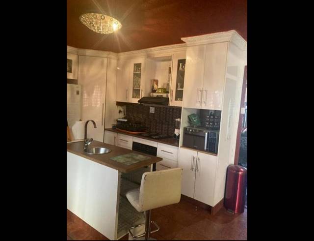 5 BEDROOM HOUSE FOR SALE IN ZAKARIYYA PARK